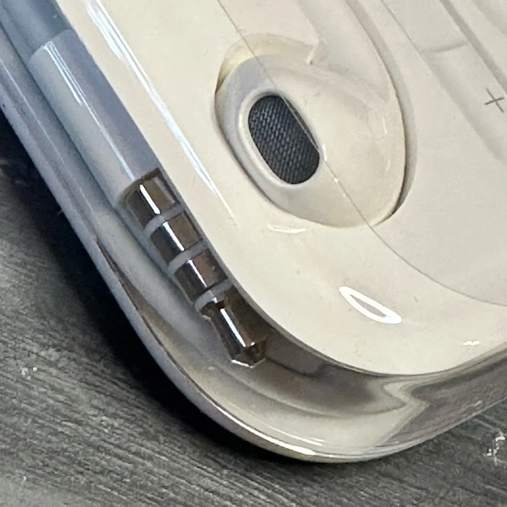 Genuine OEM Apple 3.5mm jack wired iPhone EarPods